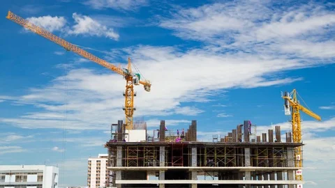 4k Time-lapse of construction crane and worker of building industry Vídeos de archivo 76931665