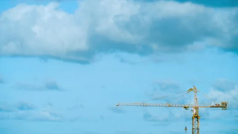 4K Time lapse of Construction using a crane to build a building. Sky background  Stock-Footage 133296218