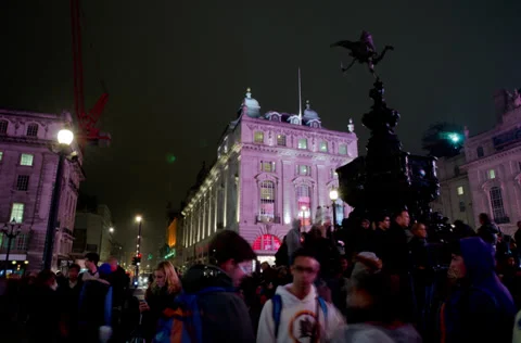4k Time Lapse of crowd around Piccadilly Statue, London Vídeo Stock 28382472