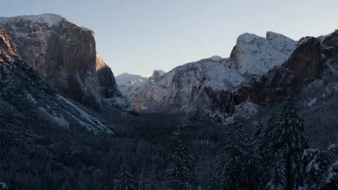4K Time lapse of dawn sunlight shining on El Capitan in a snowy Yosemite Stock Footage 145668782