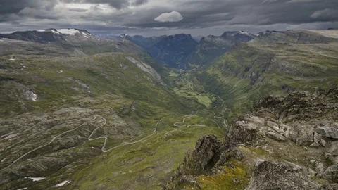 4K Time-lapse of Dramatic Clouds and Mountain Road Above Geiranger Norway. Vídeo Stock 101043916