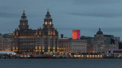 4k time lapse of dusk falling over the Liver Building, Liverpool Stock Footage 139133386