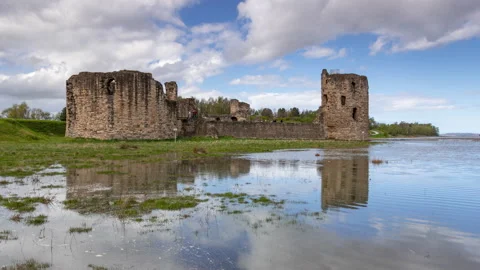 4K time lapse of ebbing high tide at Flint castle, North Wales Stock Footage 182508008