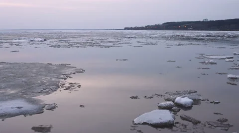 4k Time-lapse evening Ice drift on the river. In the spring the ice floats 스톡 동영상 62492311