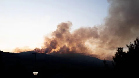 4K time lapse of a fire on West Mountain in Utah 스톡 동영상 114577120