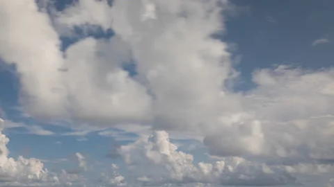 4K Time Lapse footage-the floating cloud Stock Footage 198684464