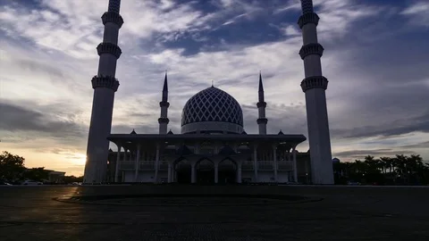4k Time lapse footage of a sunset scene of Shah Alam Mosque Stock Footage 81097074
