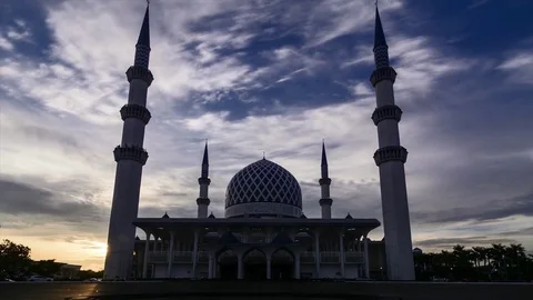 4k Time lapse footage of a sunset scene of Shah Alam Mosque Stock Footage 81097075