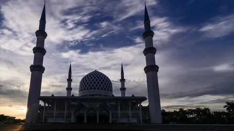 4k Time lapse footage of a sunset scene of Shah Alam Mosque Stock Footage 81097076