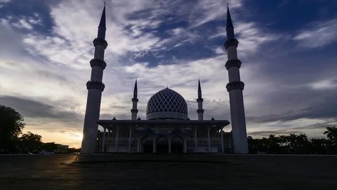 4k Time lapse footage of a sunset scene of Shah Alam Mosque Stock Footage 81097893