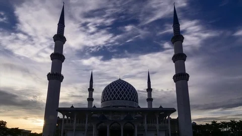 4k Time lapse footage of a sunset scene of Shah Alam Mosque Stock Footage 81097894