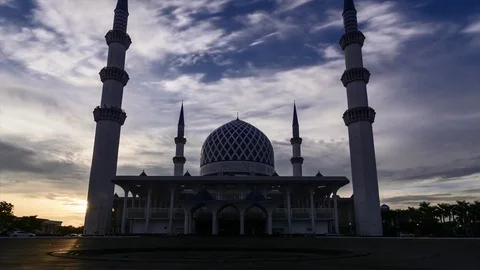 4k Time lapse footage of a sunset scene of Shah Alam Mosque Stock Footage 81097896