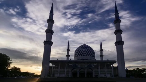 4k Time lapse footage of a sunset scene of Shah Alam Mosque Stock Footage 81097899