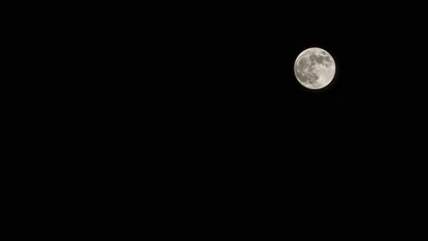 4K time-lapse of of the full May Flower Super Moon rising from left to right. Stock Footage