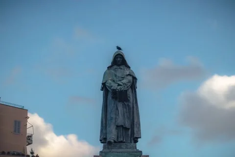 4k time-lapse of Giordano Bruno statue in Piazza Campo di Fiori, Rome, Italy. Stock Footage 240959348