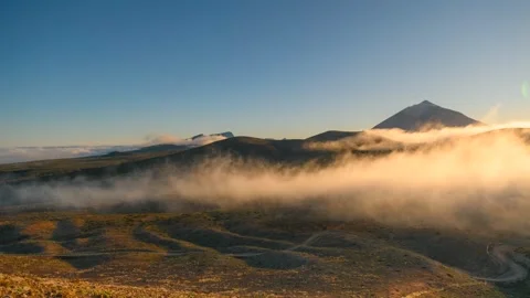 4K time lapse of golden flowing clouds around mountains at sunrise Stock-Footage 333416933