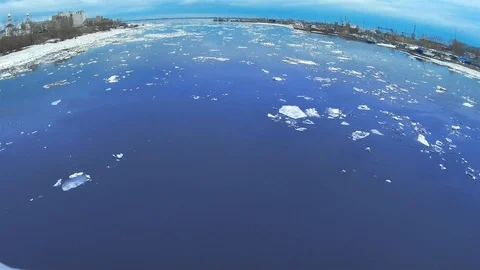 4k Time-lapse Ice drift on the river. In the spring the ice floats on the river. Stock-Footage 75618870