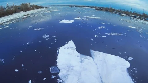 4k Time-lapse Ice drift on the river. In the spring the ice floats on the river. Stock-Footage 75645009