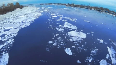 4k Time-lapse Ice drift on the river. In the spring the ice floats on the river. Stock-Footage 75645179