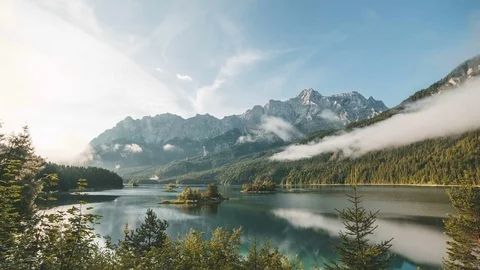 4K time lapse lake Eibsee with a view over the Zugspitze in Garmisch, Germany Stock-Footage 85107922