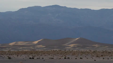 4K Time lapse long shot of visitors on the Mesquite sand dunes in Death Valley Stock Footage 260755310