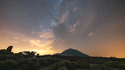 4K Time lapse Milky Way Perfectly Aligned over Mount Teide – Tenerife 動画素材 329671204