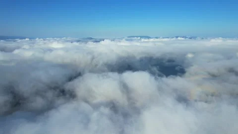 4K Time-lapse of misty sea of clouds over Yangtze River Stock Footage 340048285