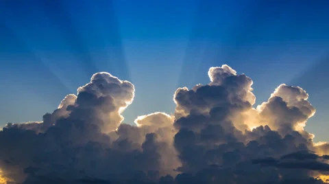 4K Time Lapse Monsoon Cloud Movement In The Sky And Sunlight Vidéo 39171061