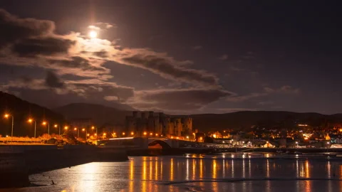 4K time lapse of moonset over Conwy castle, North Wales Stock Footage 164921683