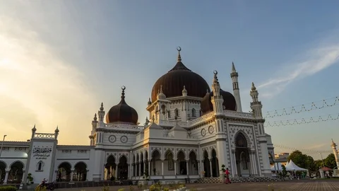 4K Time lapse of moving cloud over mosque Zahir in Kedah, Malaysia. Zoom In. Stock Footage 101826176