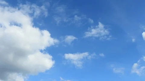 4k time lapse moving clouds and blue sky with moon 库存影片 83019617