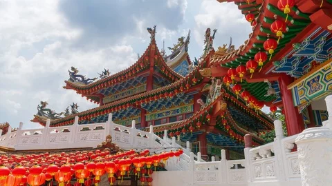 4K Time lapse of moving clouds over Thean Hou Temple in Kuala Lumpur, Malaysia. 스톡 동영상 89253140