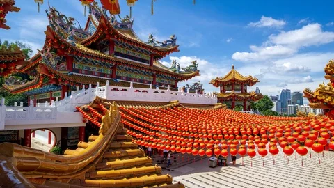 4K Time lapse of moving clouds over Thean Hou Temple in Kuala Lumpur, Malaysia. 스톡 동영상 101462856