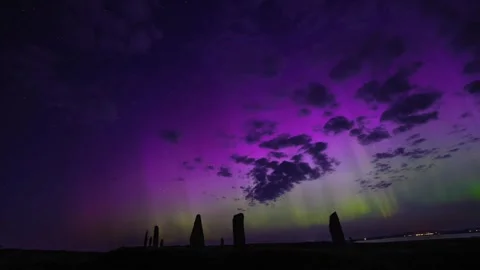 4k time lapse of the northern lights over the ring of brodgar in Orkney Video stock 301113101
