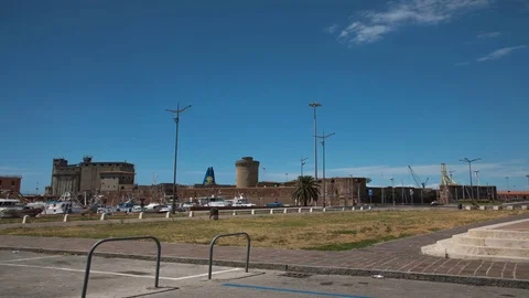 4K time-lapse of the old medieval fortress Fortezza Vecchia in Livorno. Stock Footage 78489792