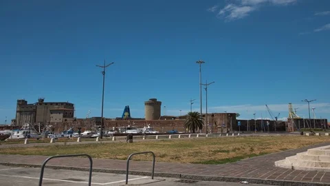 4K time-lapse of the old medieval fortress Fortezza Vecchia in Livorno. Stock-Footage 78494286