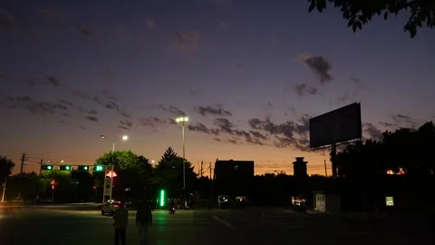 4K Time-lapse: Purple Sunset Sky and City Lights with Moving Clouds Video stock 327719398
