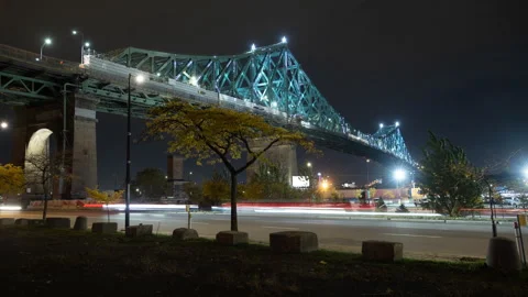 4K Time lapse of a red and aqua lit Jacques Cartier Bridge in Montreal Canada 스톡 동영상 254140844