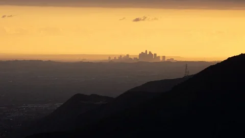 4K Time lapse of the San Gabriel mountains and Los Angeles skyline at sunset 스톡 동영상 126613809
