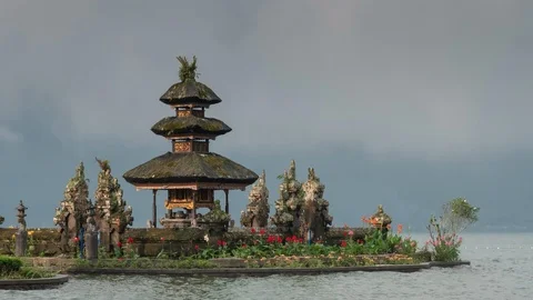 4K Time lapse shot of Ulun Danu Beratan Temple Stock Footage 108059448