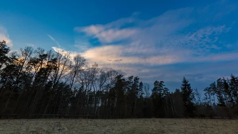 4k Time lapse of spectacular after sunset sky over summer meadow and forest. Vídeos de archivo 88934414