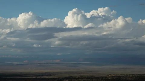 4K Time Lapse Of Summer Rain Clouds Over The Arizona and Utah Border Landscape 스톡 동영상 212986011