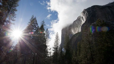 4K Time lapse of sun lens flare and clouds forming on El Capitan in Yosemite 스톡 동영상 145507033