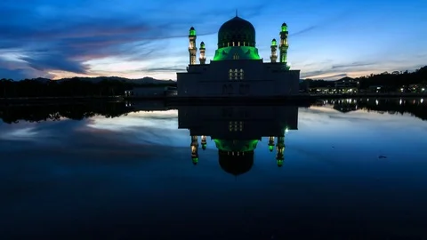 4k time-lapse of Sunrise at Likas Mosque(Masjid Bandaraya Likas), Kota Kinabalu, Stock Footage