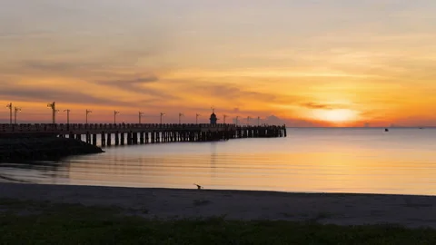 4K time lapse sunrise view of Saranwithi Bridge in morning Stock Footage 138754828