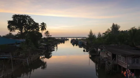 4K time lapse sunrise view of fisherman village in Chumphon Thailand Video stock 138754959