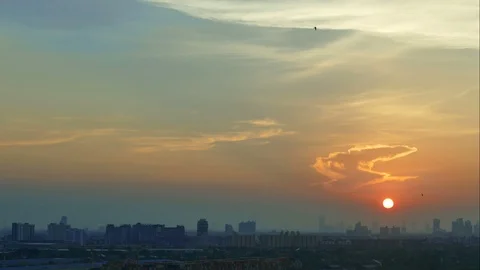 4K Time lapse sunset and beautiful twilight fluffy storm cloudy Video stock 106820567