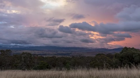 4K Time lapse of sunset over forest in australian outback near Canberra Видео 108864695