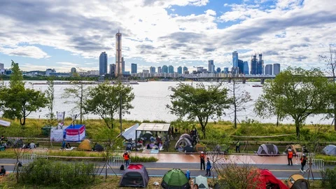 4k Time lapse Sunset of Seoul City Skyline at Han river in Seoul South Korea. Stock Footage 124924871