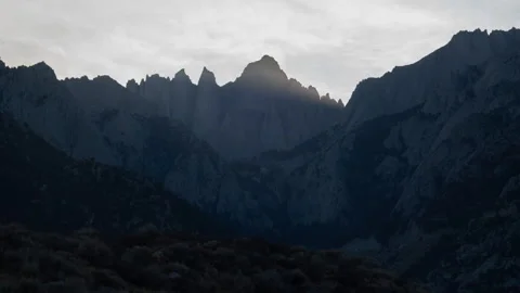 4K Time lapse of sunset sunlight casting light rays by a shadowed Mount Whitney Stock Footage 139284999